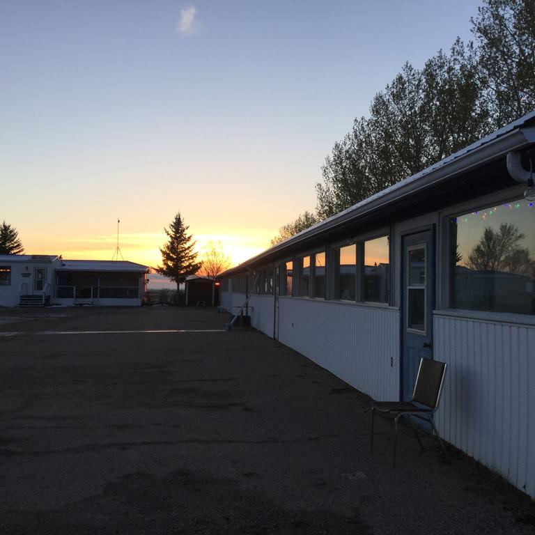 Raval Paradise Motel And Rv Park Youngstown Екстериор снимка