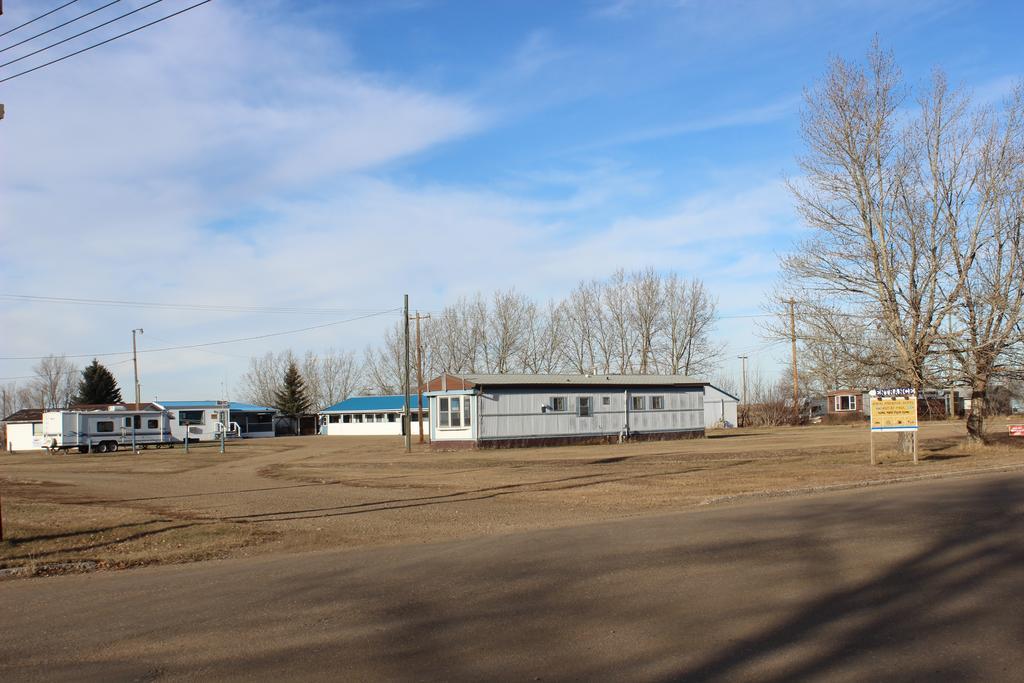 Raval Paradise Motel And Rv Park Youngstown Екстериор снимка
