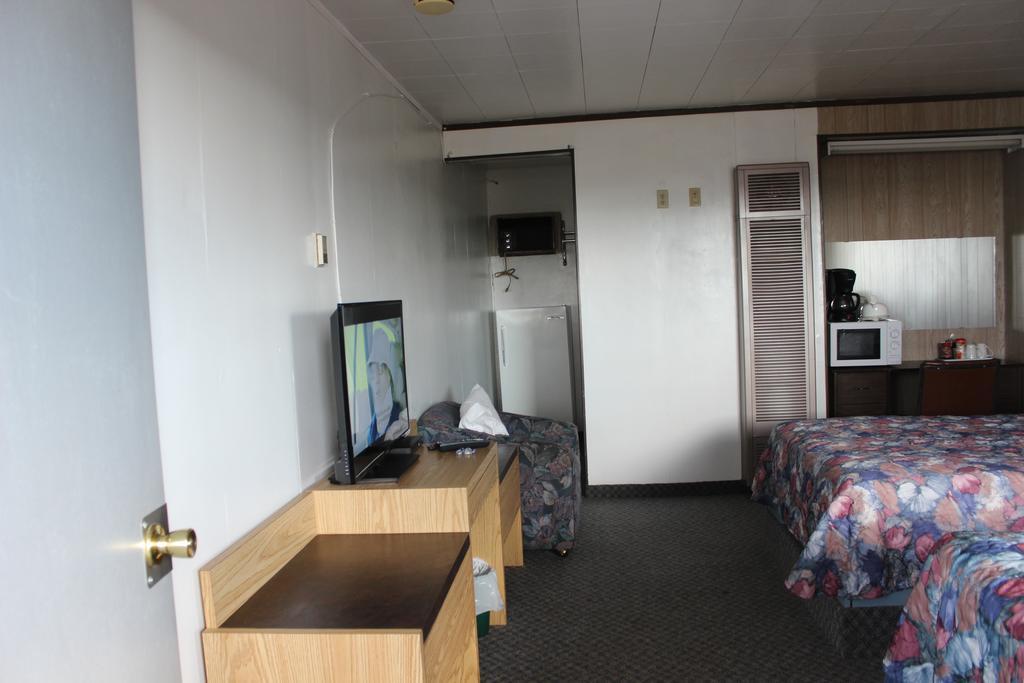 Raval Paradise Motel And Rv Park Youngstown Екстериор снимка