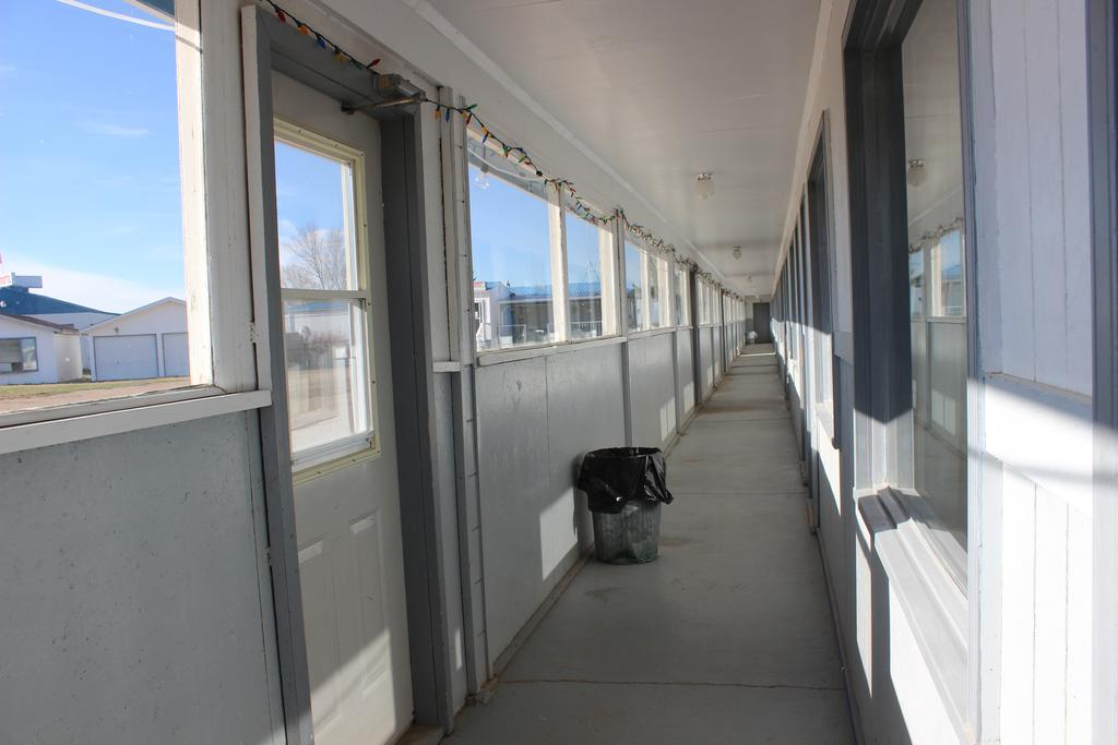 Raval Paradise Motel And Rv Park Youngstown Екстериор снимка