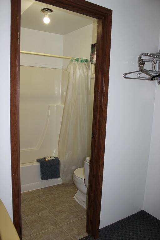 Raval Paradise Motel And Rv Park Youngstown Екстериор снимка