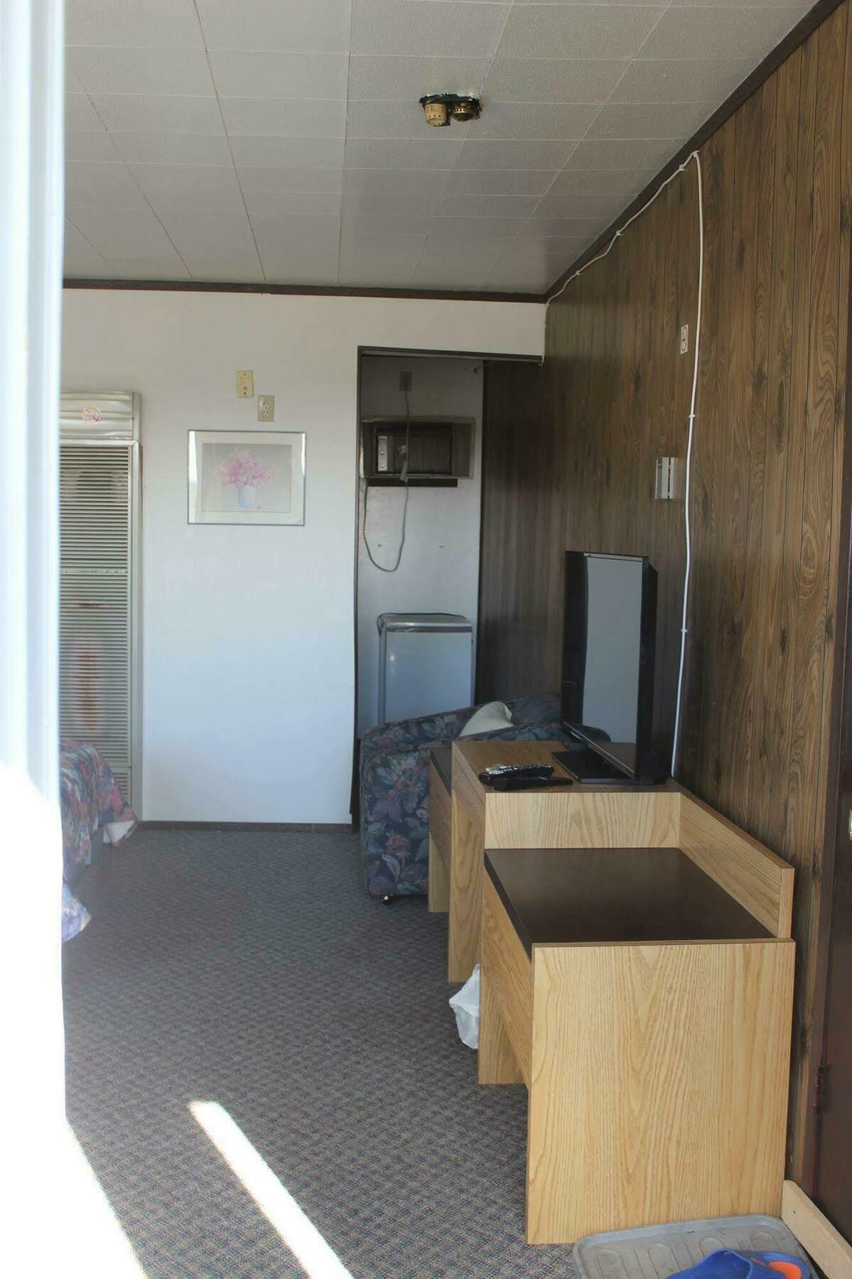 Raval Paradise Motel And Rv Park Youngstown Екстериор снимка