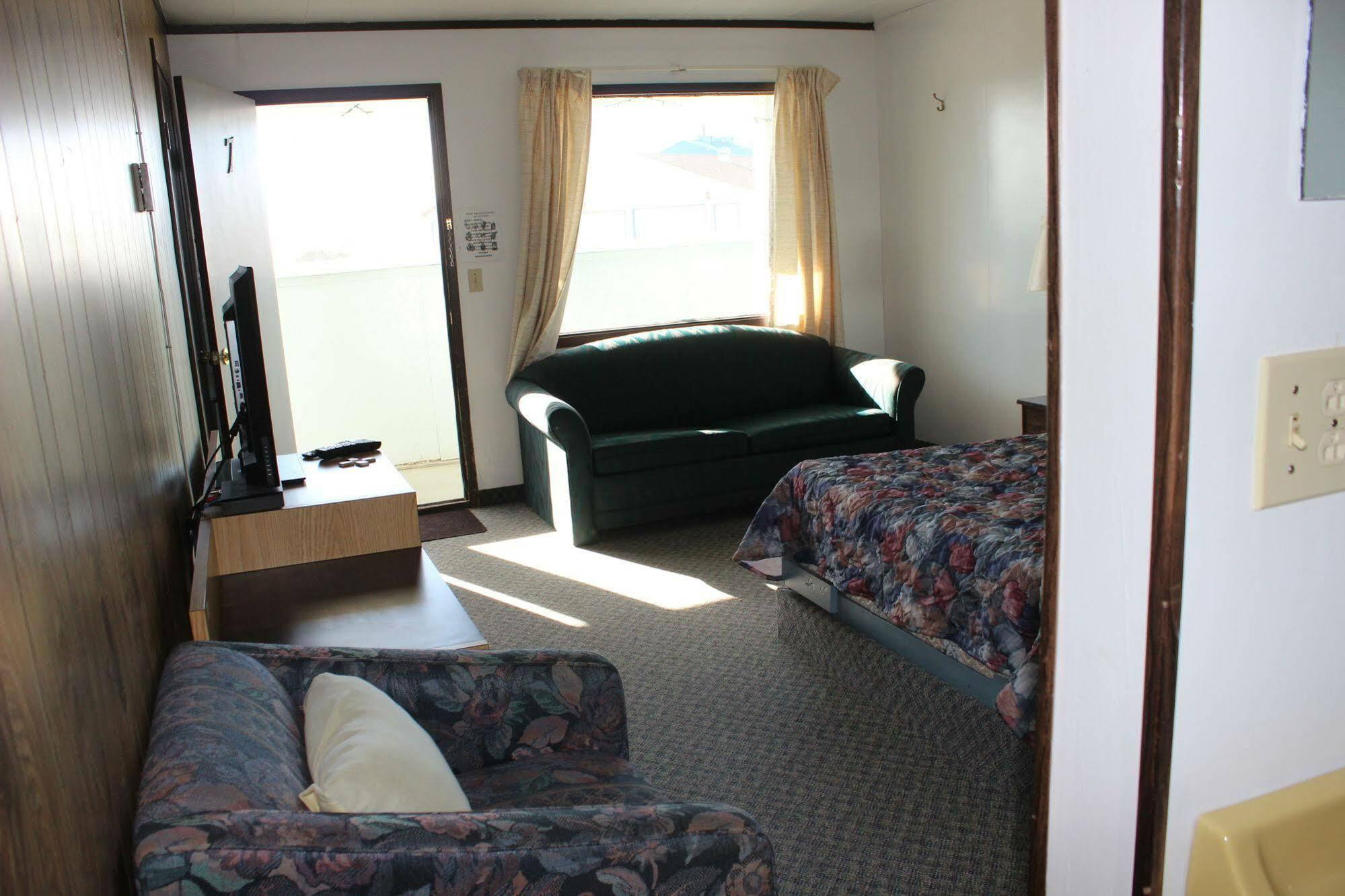 Raval Paradise Motel And Rv Park Youngstown Екстериор снимка