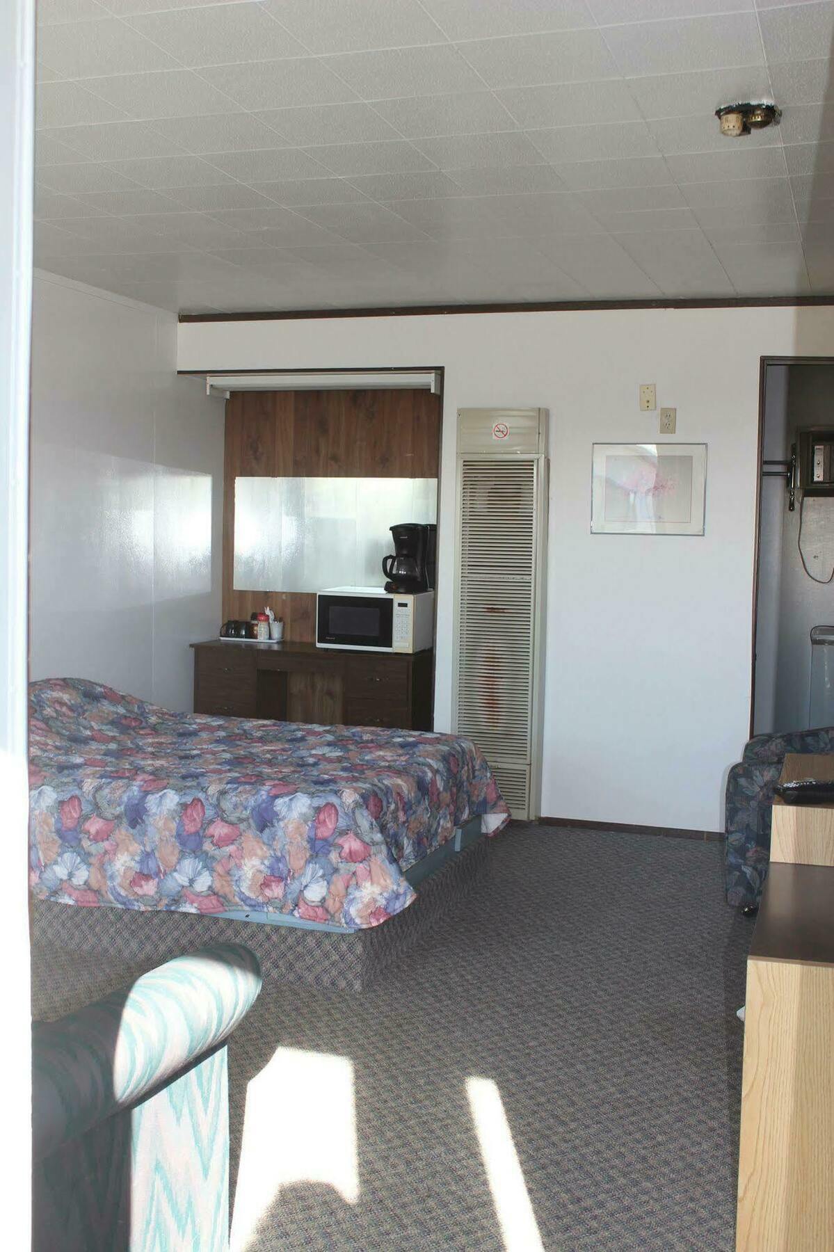 Raval Paradise Motel And Rv Park Youngstown Екстериор снимка