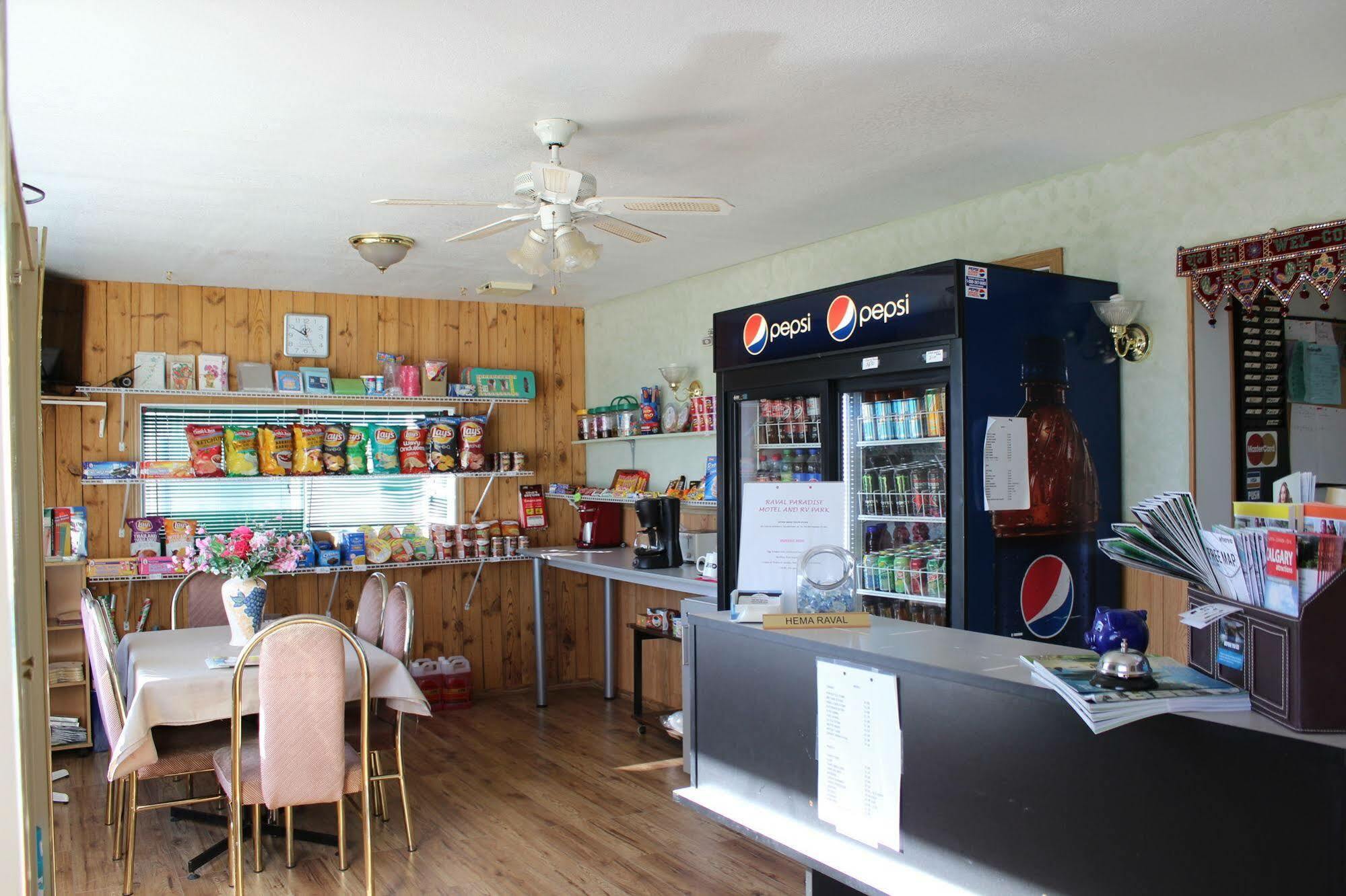 Raval Paradise Motel And Rv Park Youngstown Екстериор снимка